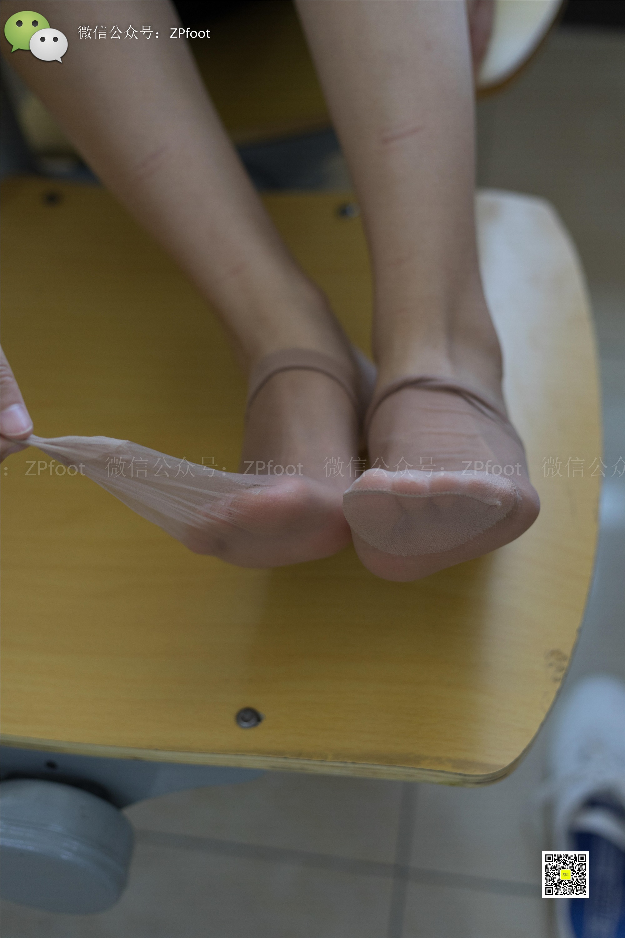 LSS Camellia Photography No.004 Classroom Short Filament Bare Foot